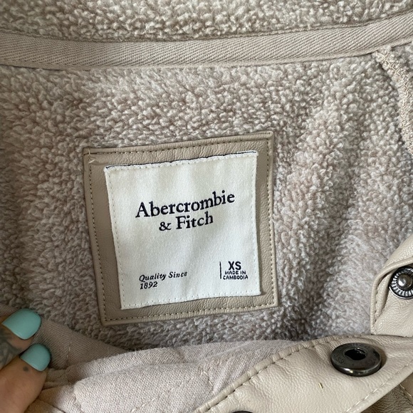 Abercrombie Asymmetrical Snap-Up Fleece - Picture 6 of 6